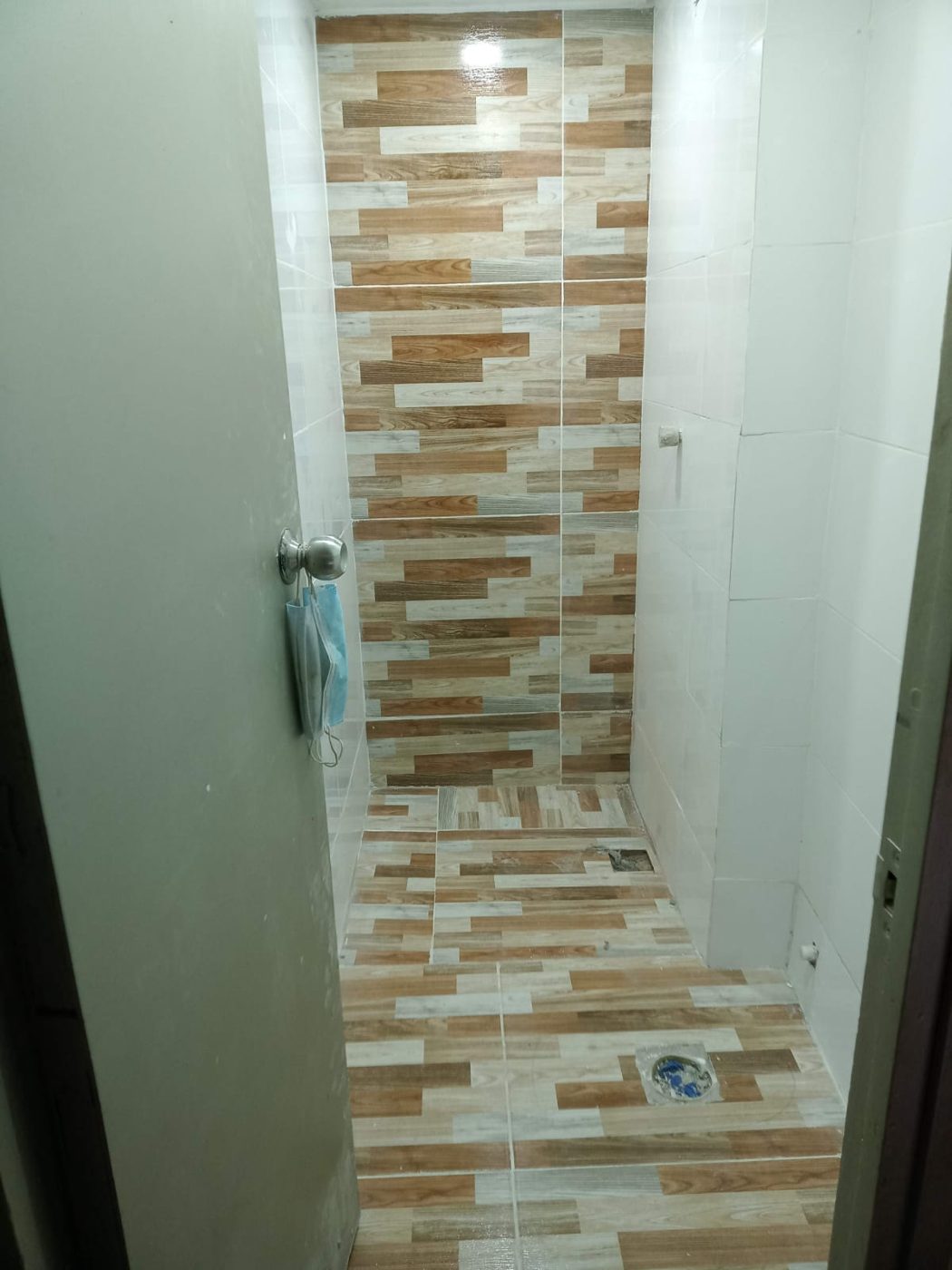 Baño enchapado y terminado